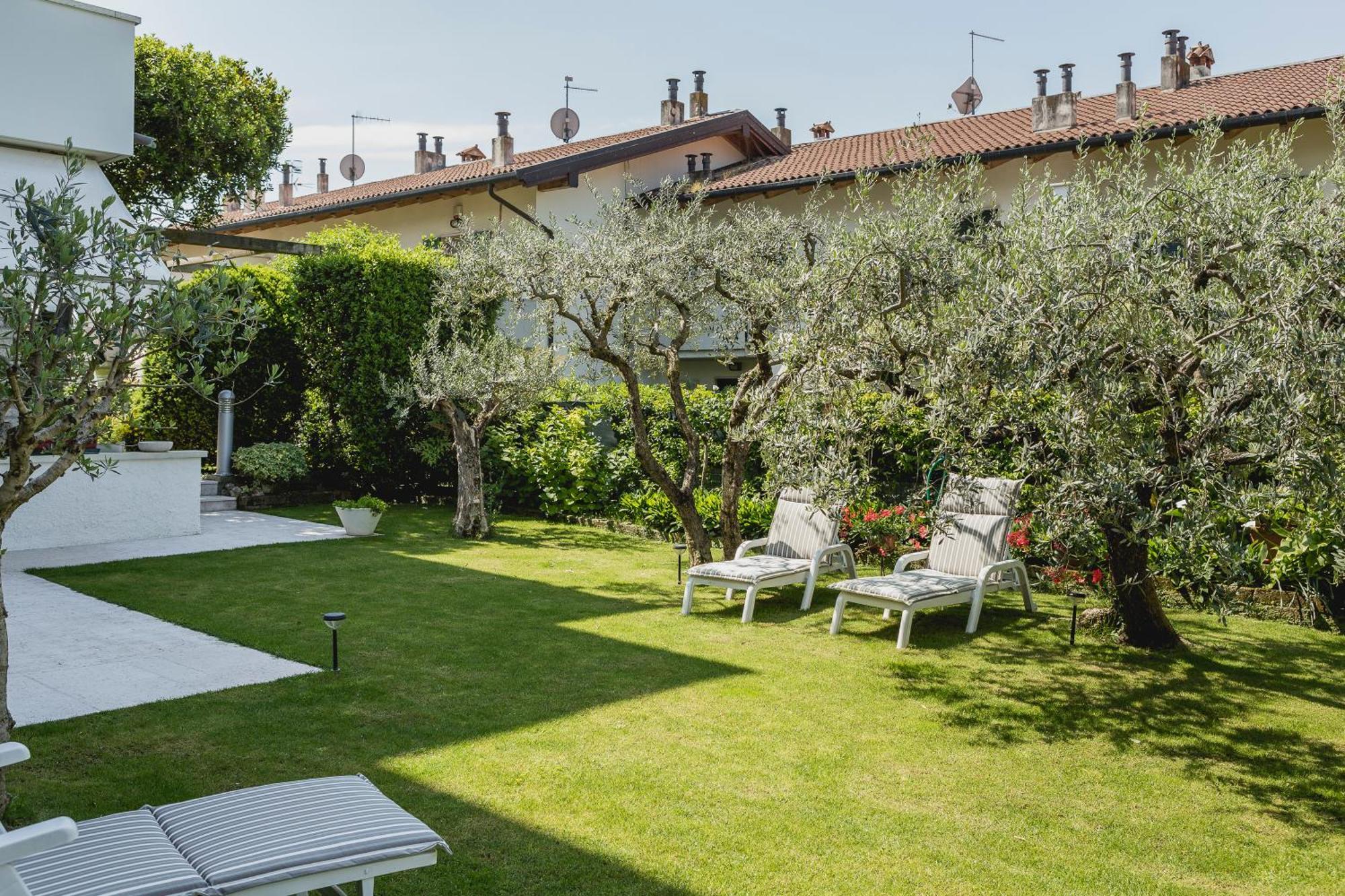 Casa Ginev Room & Apartments Bardolino Luaran gambar