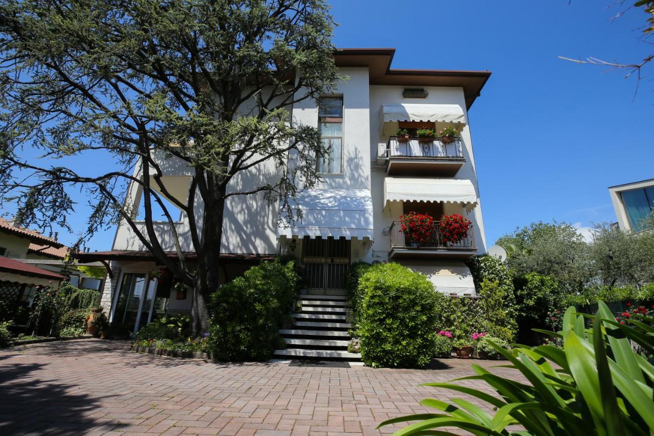 Casa Ginev Room & Apartments Bardolino Luaran gambar